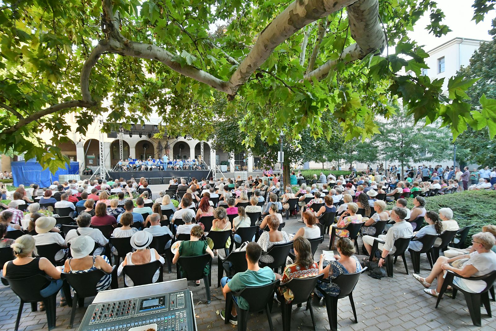 Megtelt a Bartók Béla tér a Fehérvári Fúvós Fesztiválra